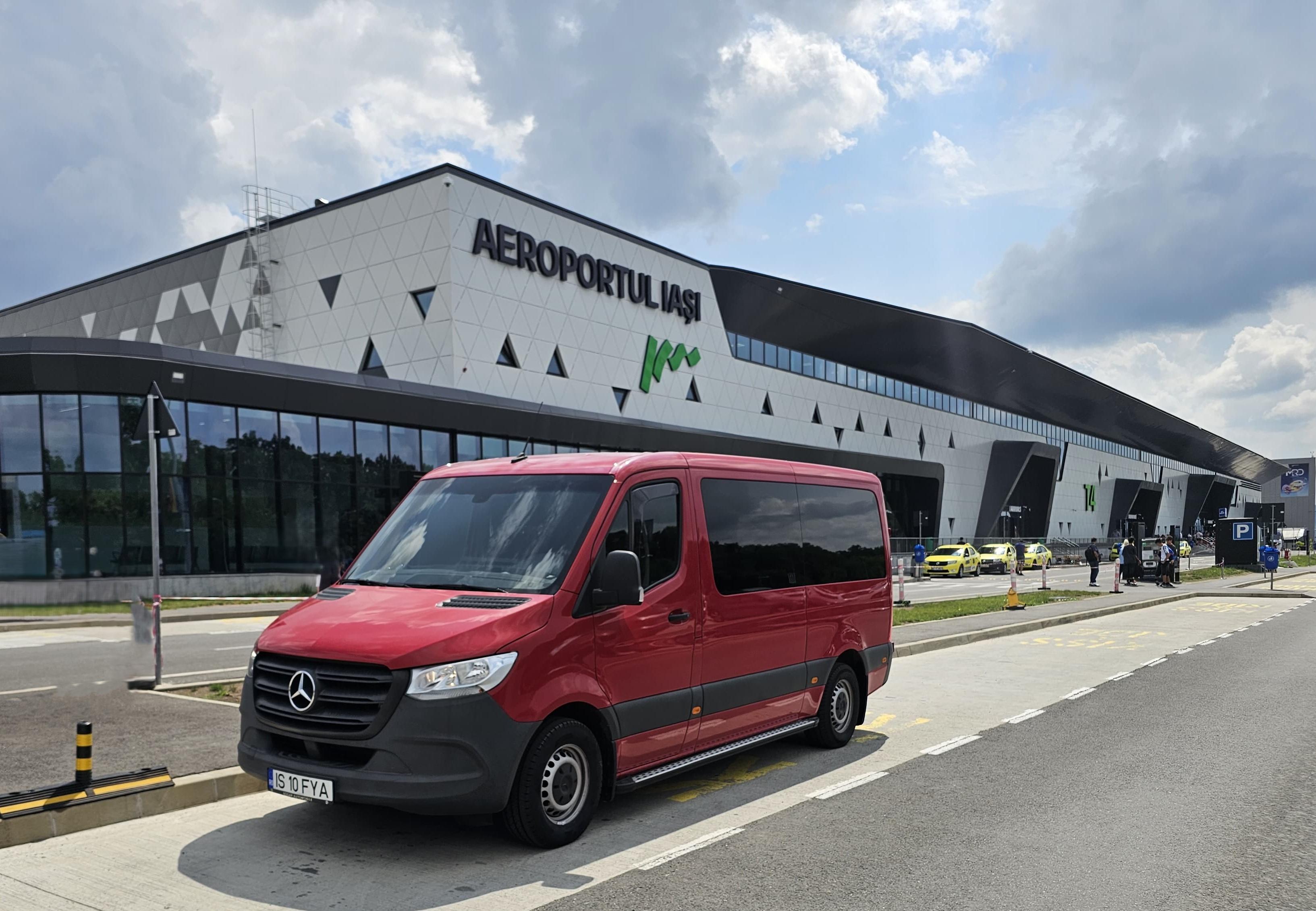 Microbuz Rosu